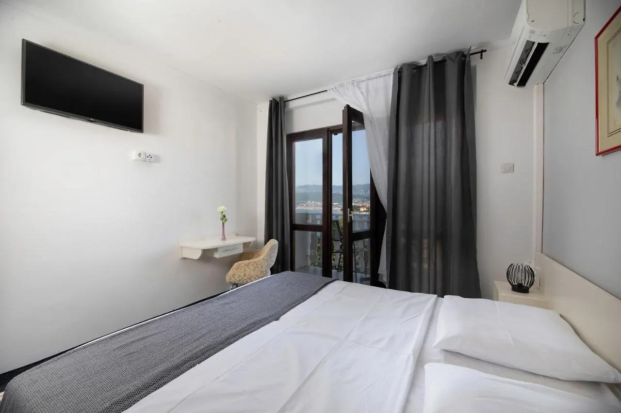 Meliores Rooms Šilo 3*,